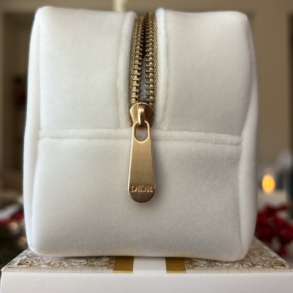 Dior Off White Velvet Makeup Bag with Gold Dior Logo - Picture 3 of 8